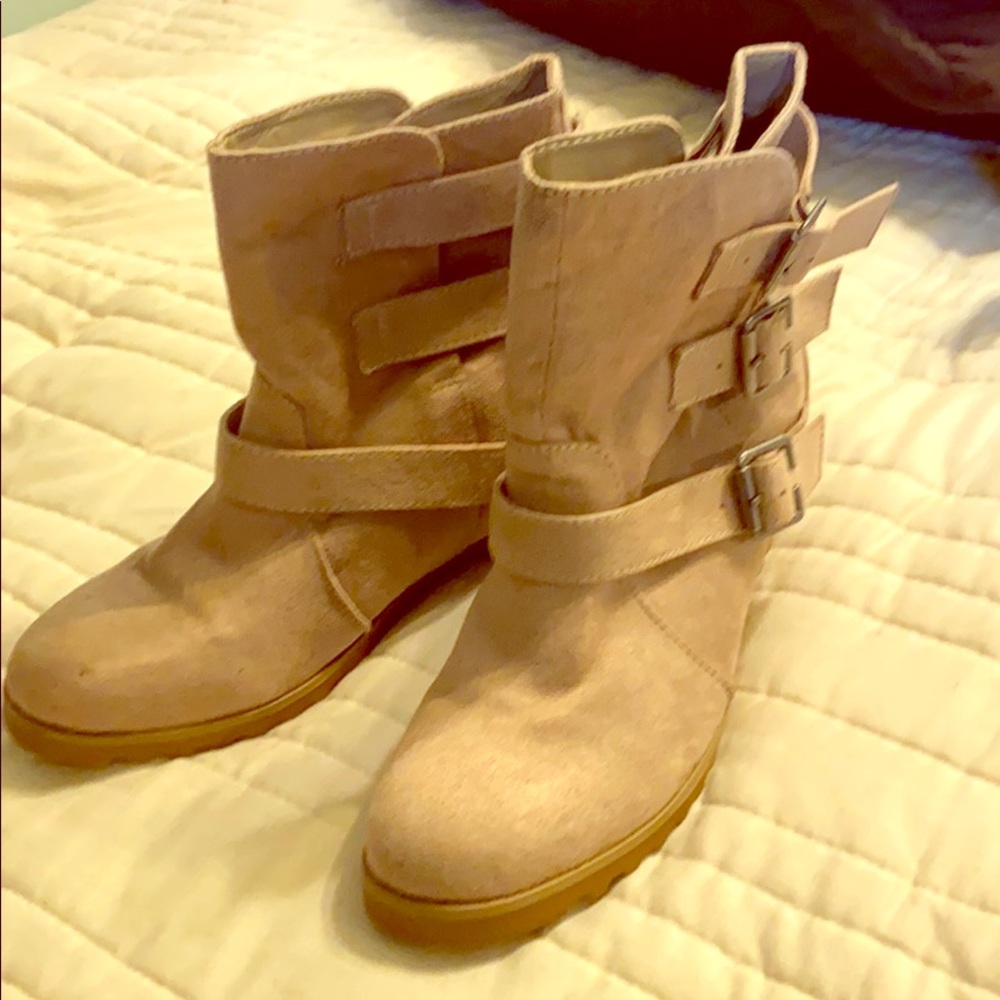 Aeropostale wedge booties